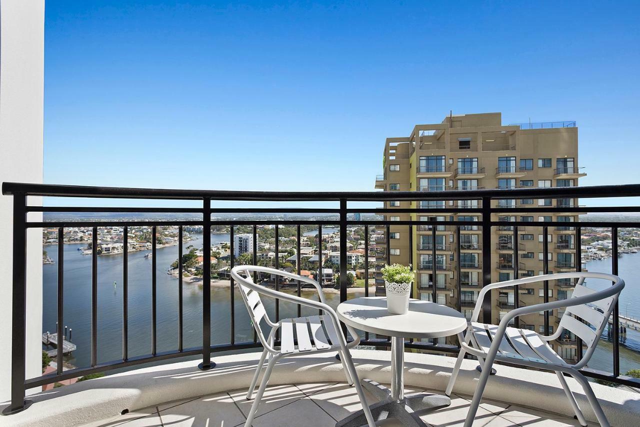 Beach Stay - Ocean & Riverview Resort Chevron Renaissance Central Surfers Paradise Gold Coast Exterior photo